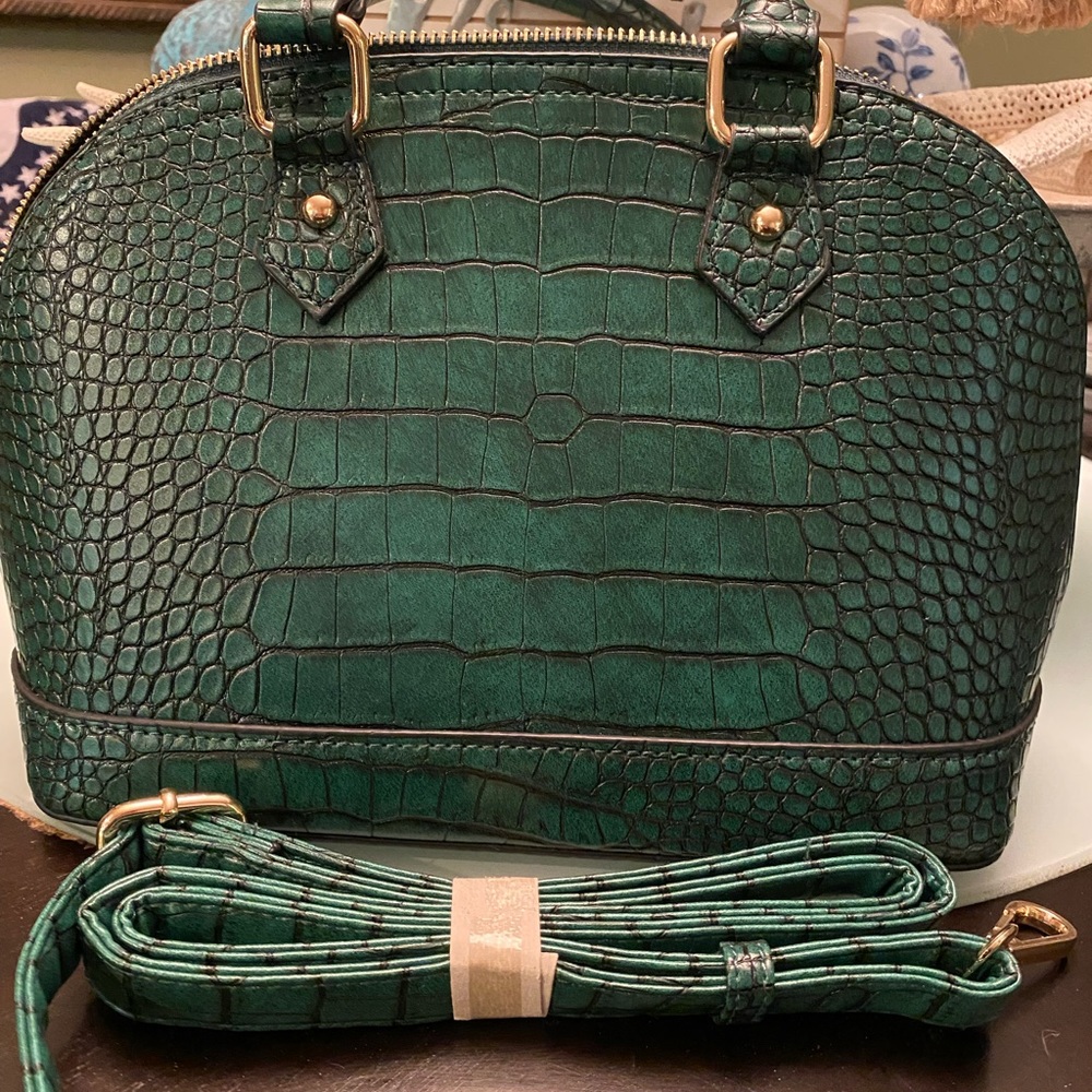 NWOT Beautiful Green Leather Purse used once